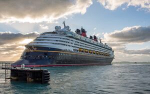 Read more about the article CARNIVAL Cruise Line Review