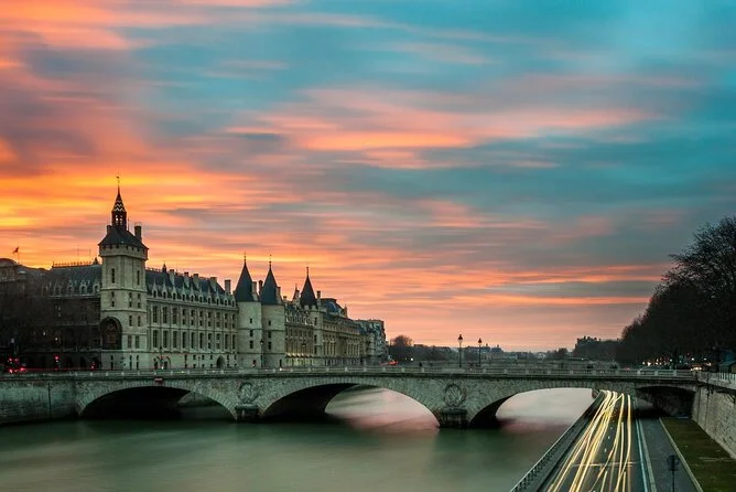 You are currently viewing Paris Tour Viator : 10 Hours Panoramic Tour with Seine River Dinner Cruise Review