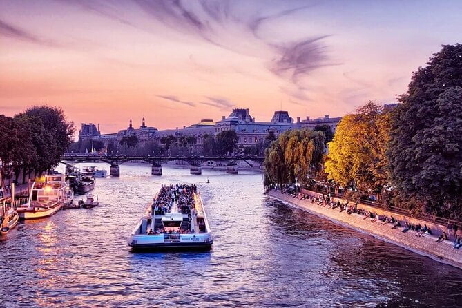 You are currently viewing Half-Day Private Tour of Paris with Seine River Cruise Review : Should you book in Advance?