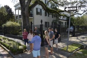 Read more about the article New Orleans Garden District and Lafayette Cemetery Guided Tour Review